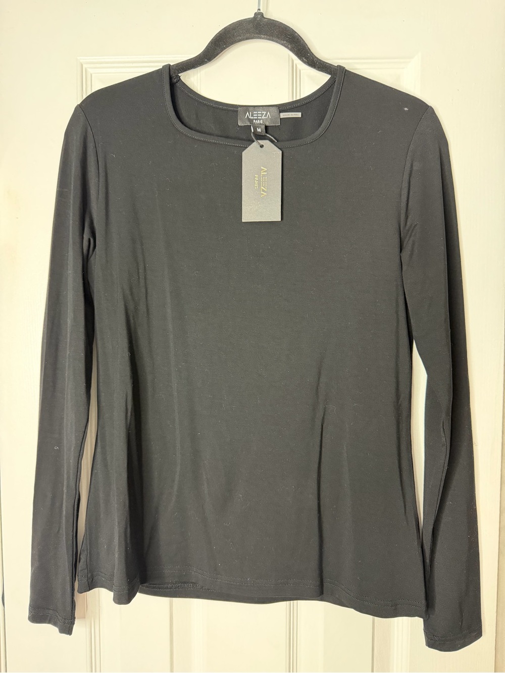 Alezza Black Long-Sleeve Crewneck Tee